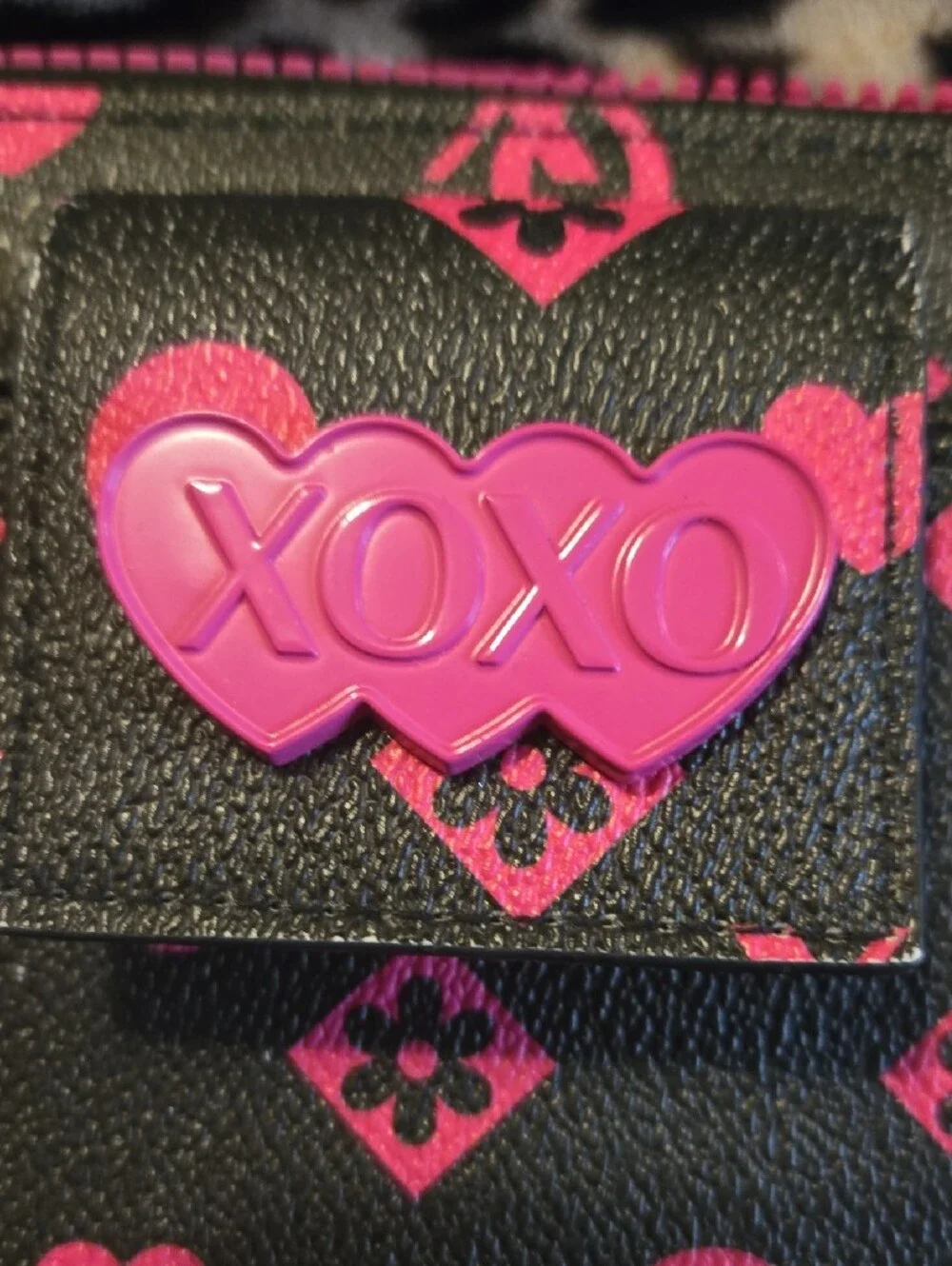 XOXO Black and Hot Pink Patterned Wristlet Phone Case
